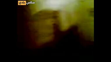 عاهرة مصرية تعطي لعميلها مصًا قذرًا